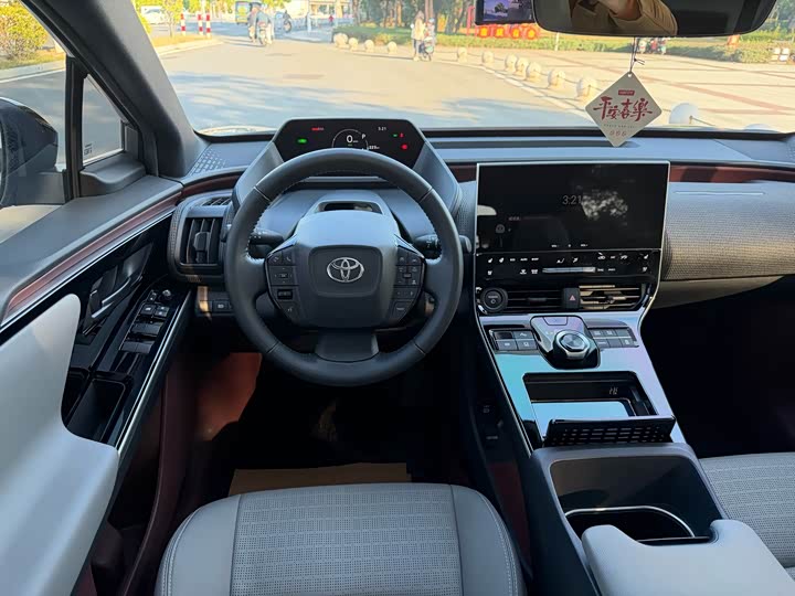 Фото 5 - Toyota bZ4X