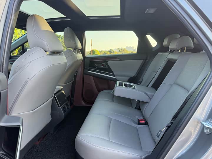 Фото 6 - Toyota bZ4X