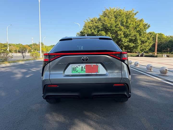 Фото 8 - Toyota bZ4X