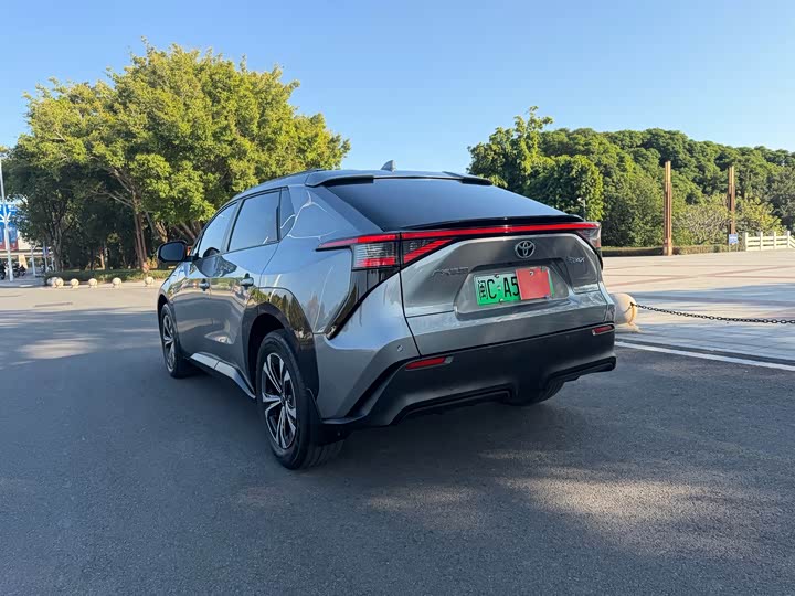 Фото 9 - Toyota bZ4X