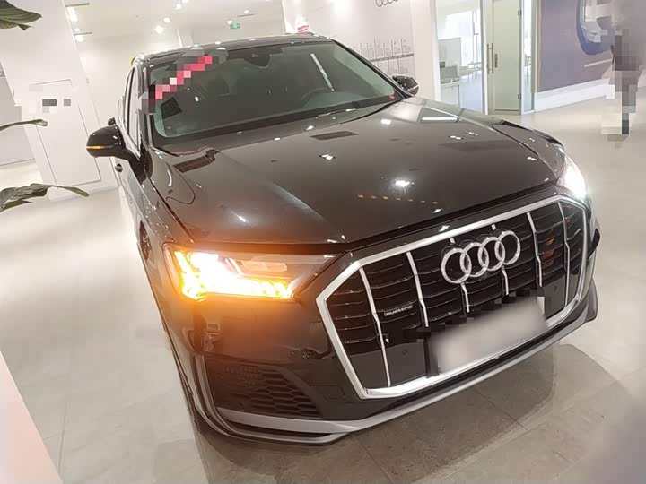 Фото 4 - Audi Q7