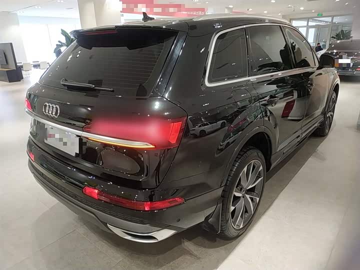 Фото 7 - Audi Q7