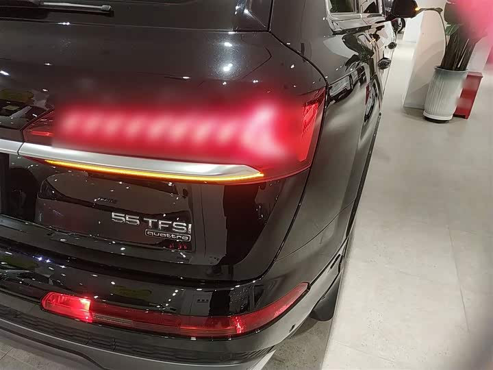 Фото 8 - Audi Q7