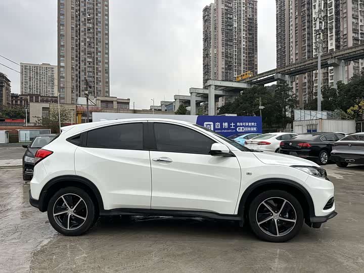 Фото 7 - Honda Vezel