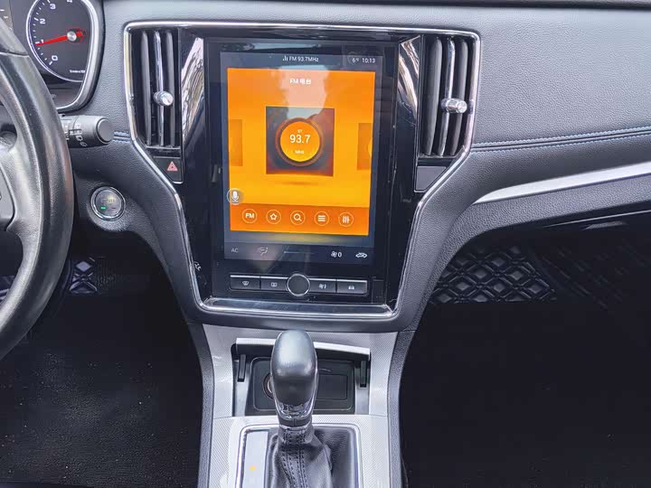 Фото 8 - Roewe RX5