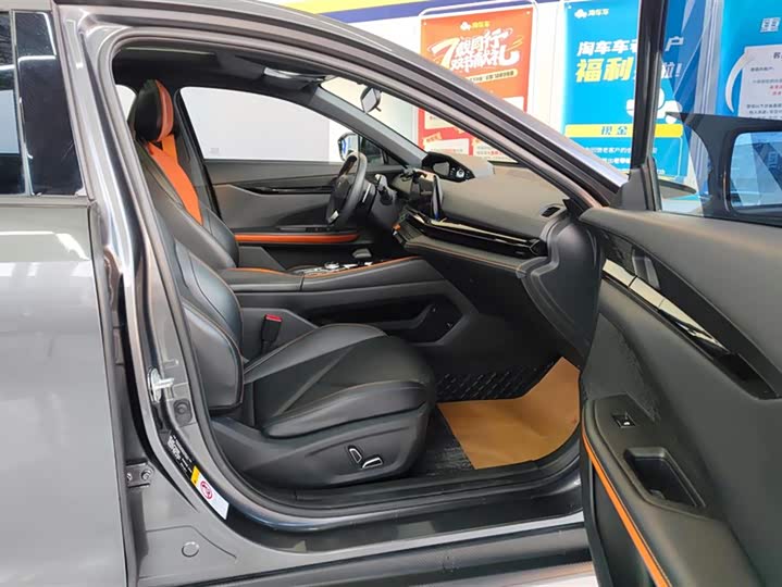 Фото 8 - Changan UNI-V