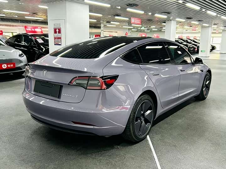 Фото 4 - Tesla Model 3