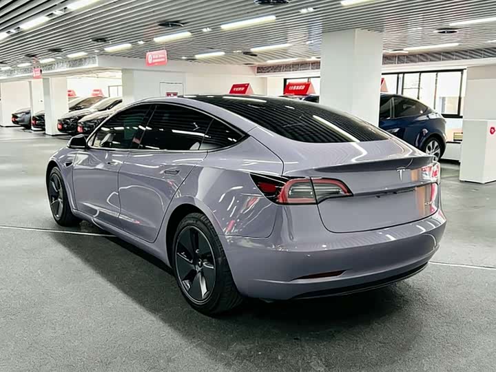 Фото 6 - Tesla Model 3