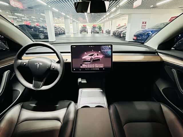 Фото 7 - Tesla Model 3