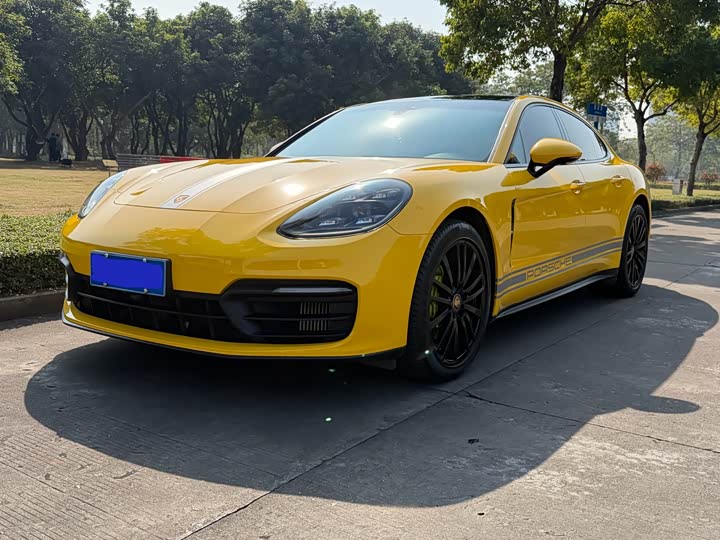 Фото 1 - Porsche Panamera