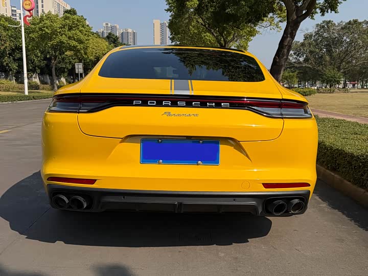 Фото 3 - Porsche Panamera