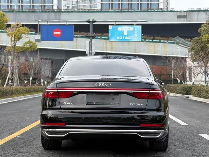 Фото 6 - Audi A8