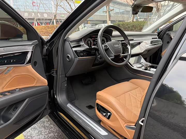 Фото 8 - Audi A8