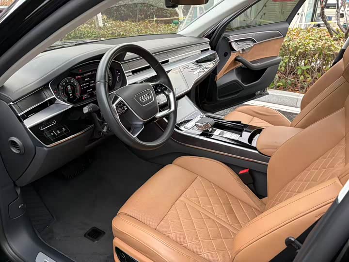 Фото 9 - Audi A8