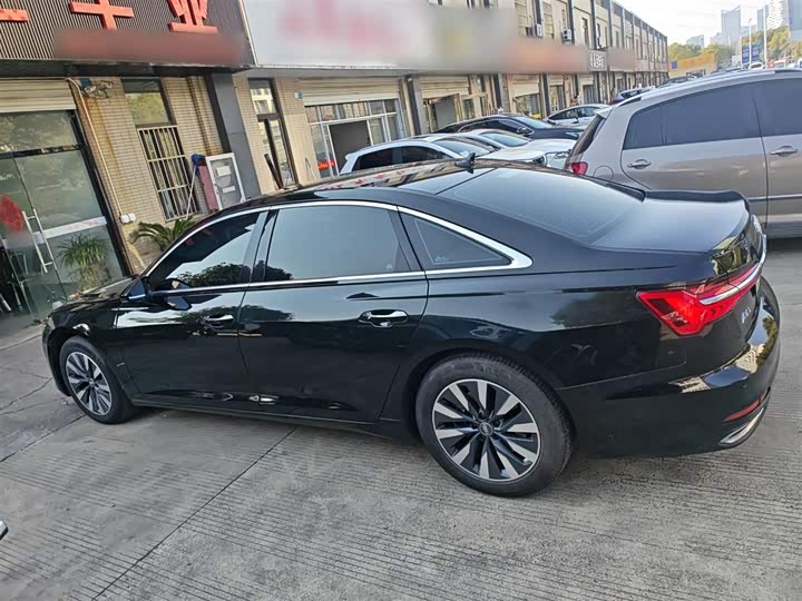 Фото 5 - Audi A6L