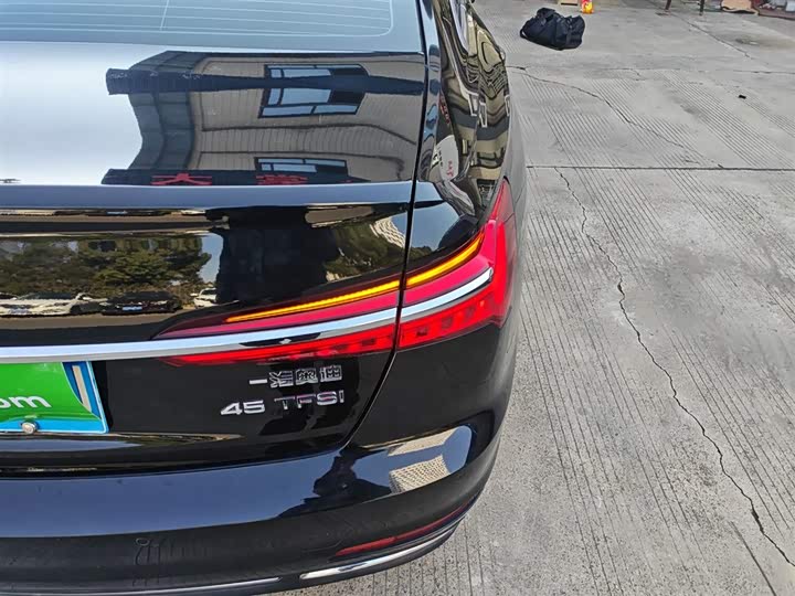 Фото 8 - Audi A6L