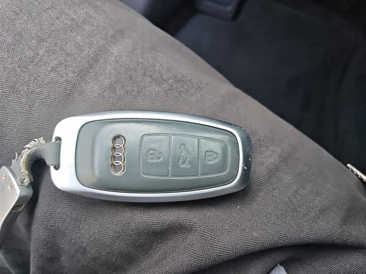 Фото 9 - Audi A6L