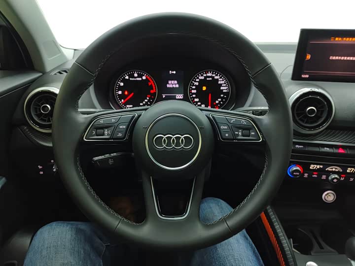 Фото 6 - Audi Q2L