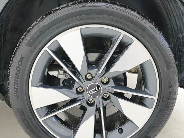 Фото 9 - Audi Q2L