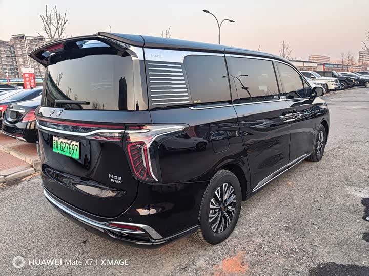 Фото 2 - Hongqi HQ9 Hybrid