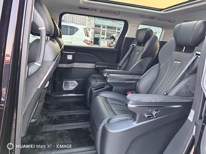 Фото 8 - Hongqi HQ9 Hybrid