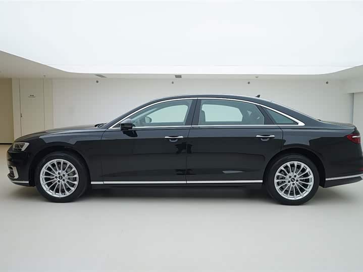 Фото 3 - Audi A8