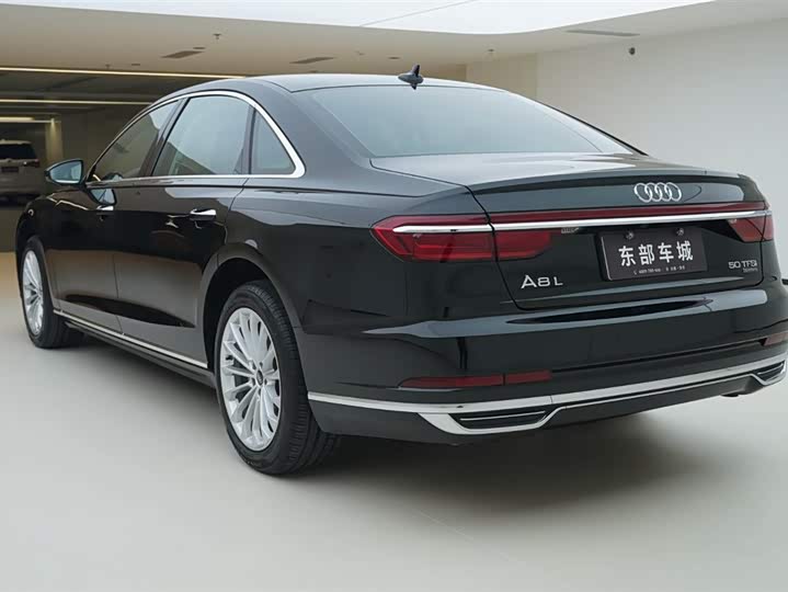 Фото 4 - Audi A8