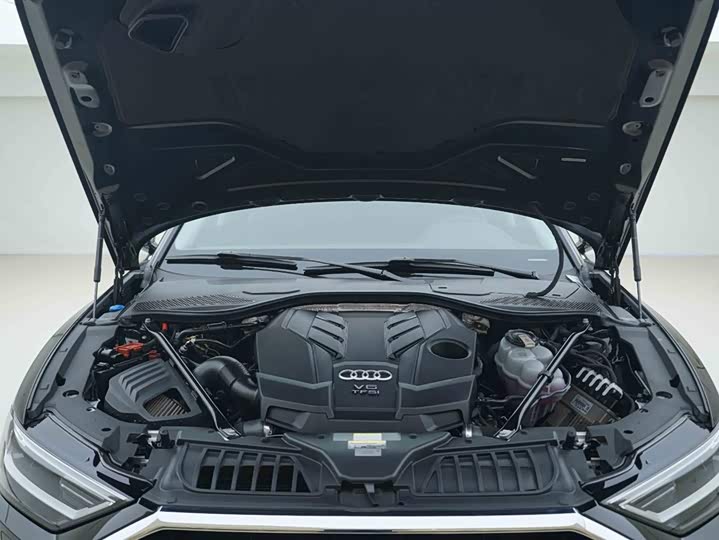 Фото 7 - Audi A8