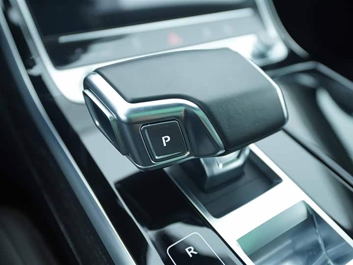 Фото 9 - Audi A8