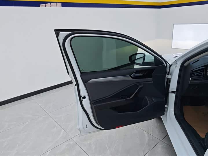 Фото 7 - Volkswagen Sagitar L