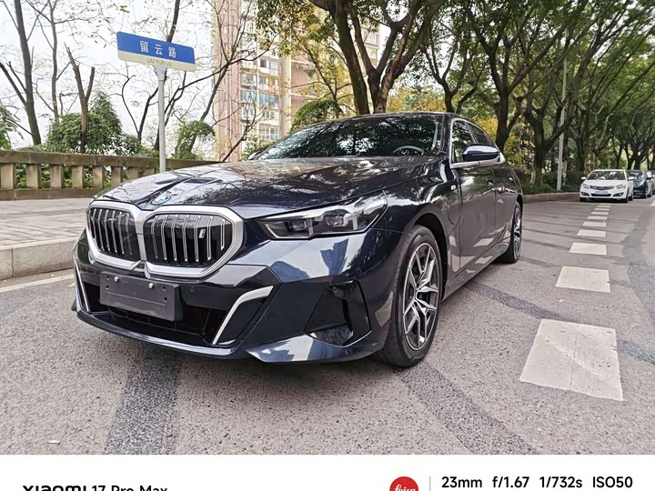 Фото 1 - BMW i5