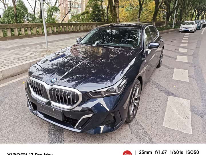 Фото 2 - BMW i5