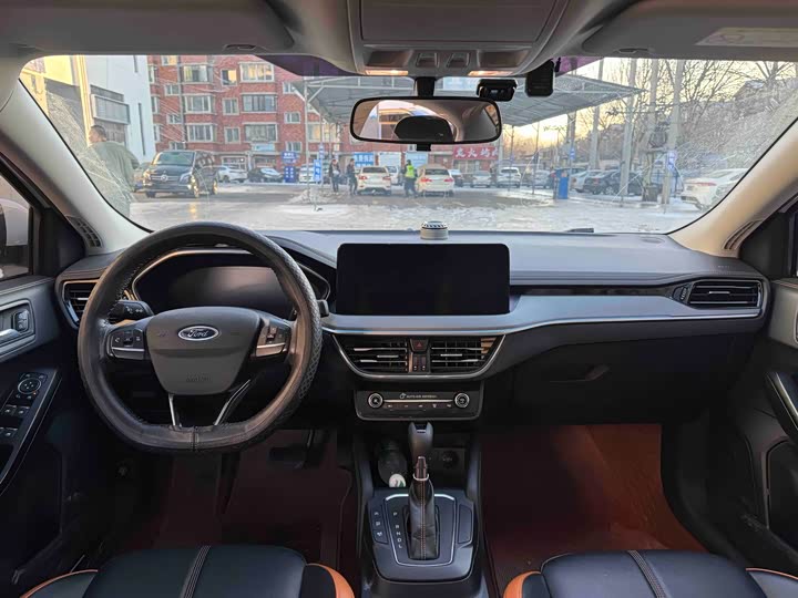 Фото 8 - Ford Focus