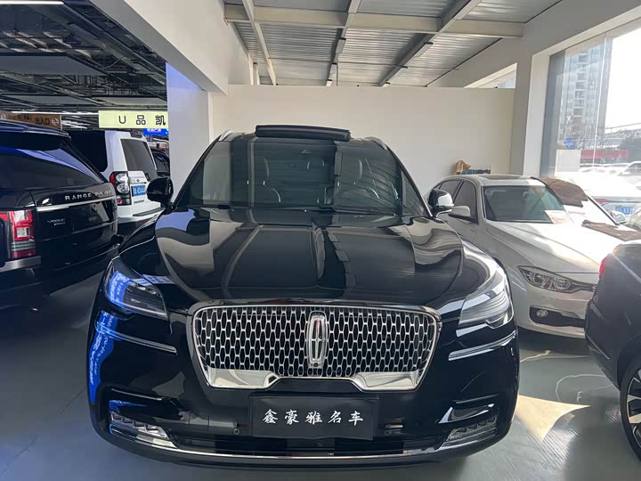 Фото 2 - Lincoln Aviator