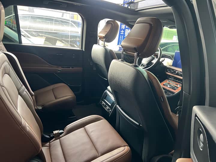 Фото 3 - Lincoln Aviator