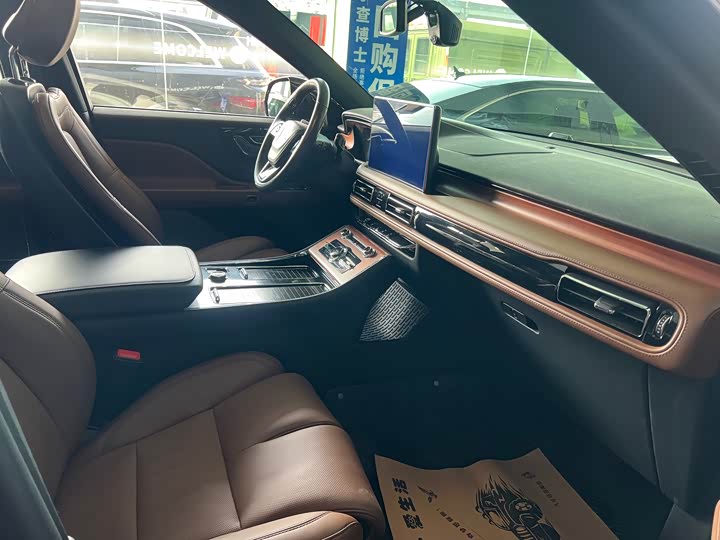 Фото 4 - Lincoln Aviator