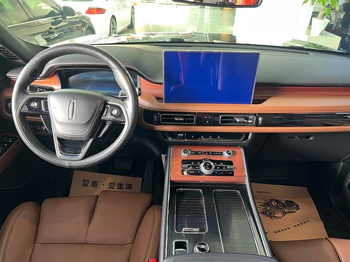 Фото 6 - Lincoln Aviator