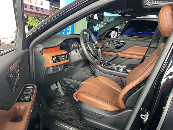 Фото 7 - Lincoln Aviator