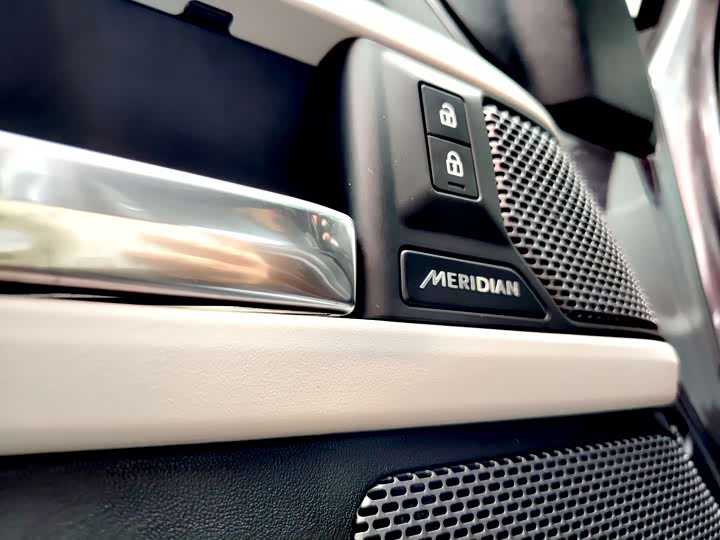 Фото 8 - Land Rover Defender