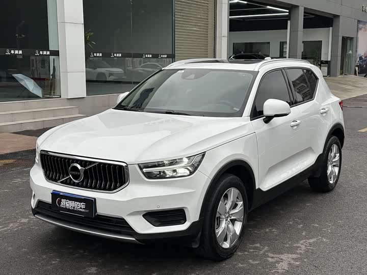 Фото 1 - Volvo XC40