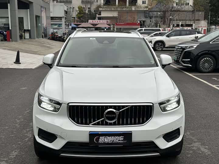 Фото 2 - Volvo XC40