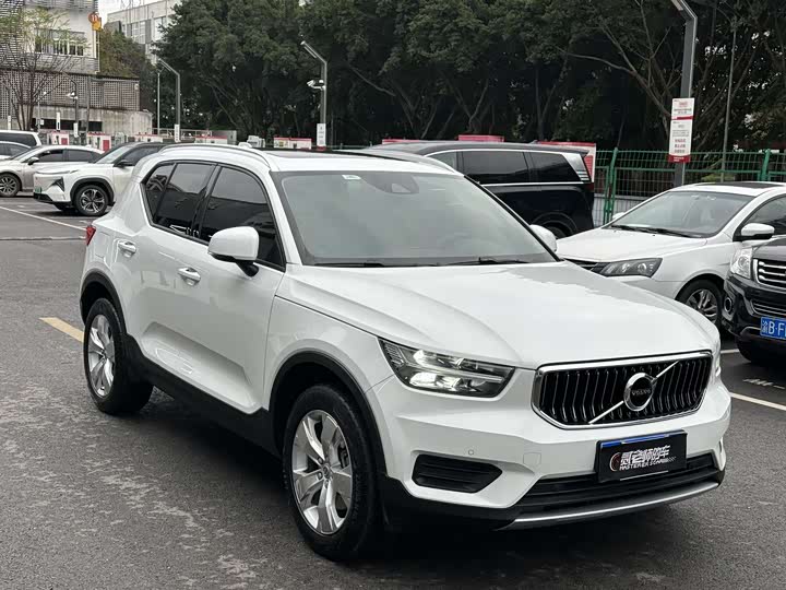 Фото 3 - Volvo XC40