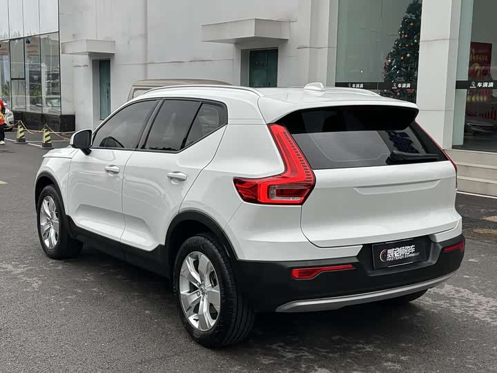Фото 6 - Volvo XC40