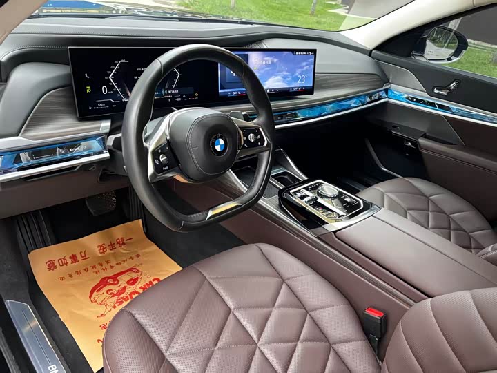 Фото 9 - BMW 7 Series