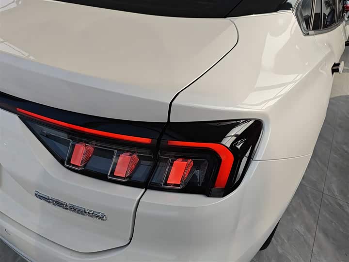 Фото 8 - Ford Mondeo