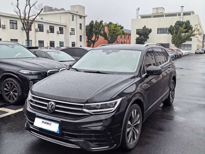 Фото 2 - Volkswagen Tiguan L Pro