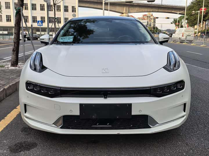 Фото 2 - Zeekr 001