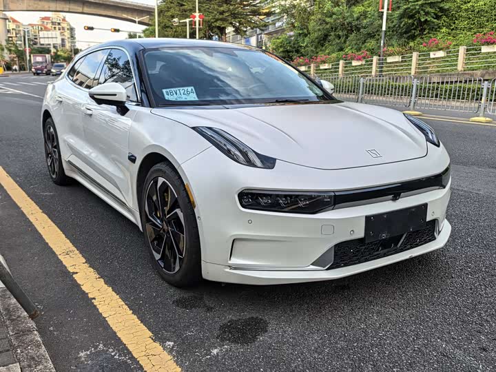 Фото 3 - Zeekr 001