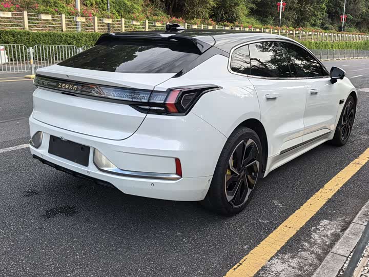 Фото 5 - Zeekr 001