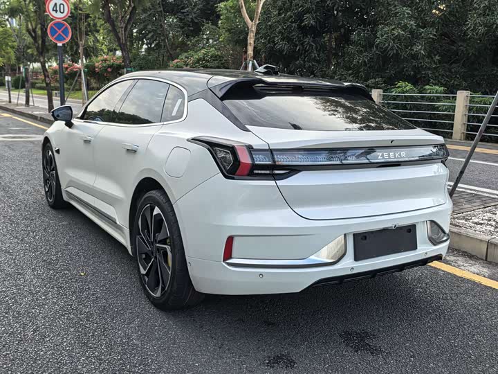 Фото 7 - Zeekr 001